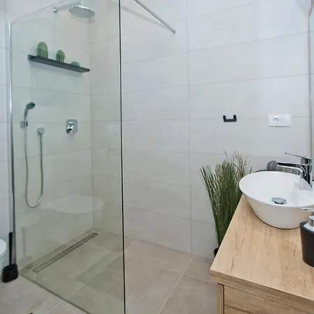 Don Dan, Private Pool, Sea Views Near Split Vila