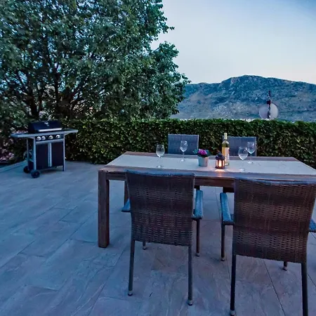 Villa -villa Don Dan -villa With Pool Near Split -suitable For Extended *