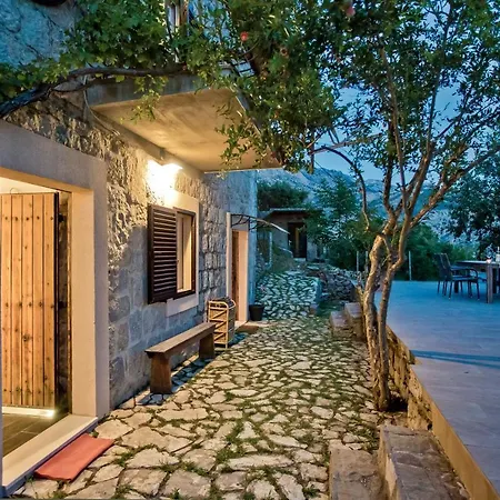-villa Don Dan -villa With Pool Near Split -suitable For Extended Βίλα