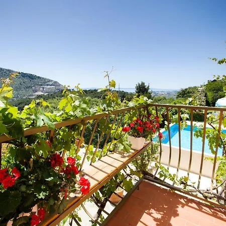 -villa Don Dan -villa With Pool Near Split -suitable For Extended *
