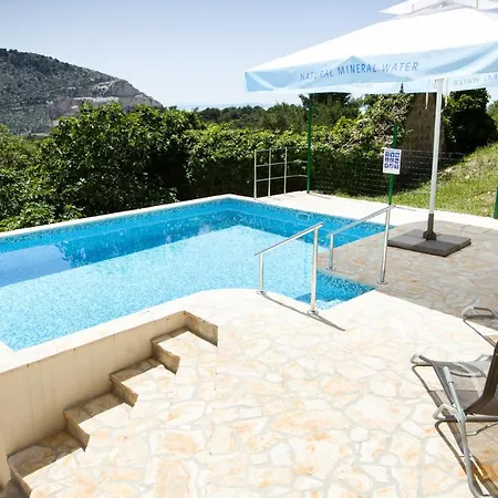 -villa Don Dan -villa With Pool Near Split -suitable For Extended Villa Zrnovnica