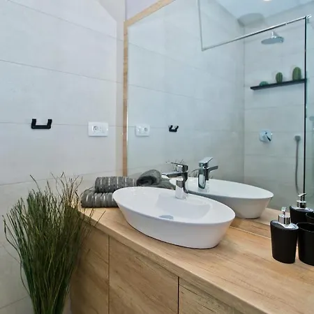 -villa Don Dan -villa With Pool Near Split -suitable For Extended Žrnovnica